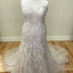 Wedding Dress - Curvy girls dream